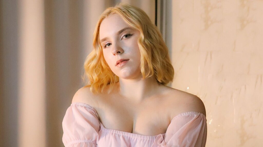 MiaHinton