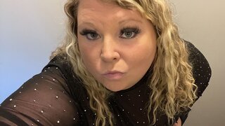 CURVYBlondie
